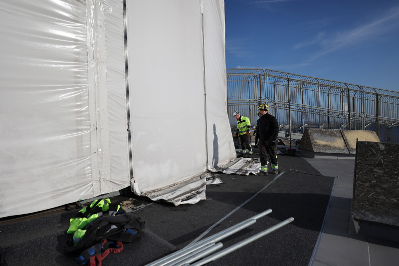 Arbeiter vor dem Gerüst der Rotunde