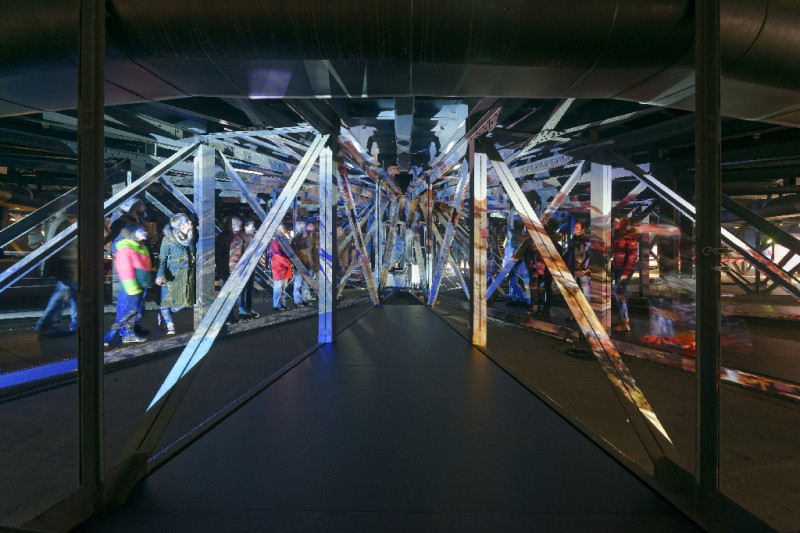 Foto der Lichtinstallation auf der ehemaligen Gasdruckscheibe.