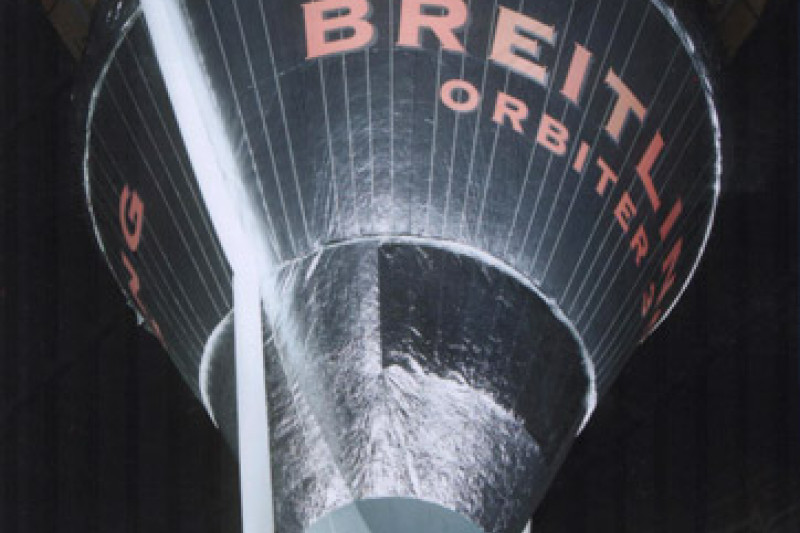 Silbriger Ballon mit rot-gelber Kamera