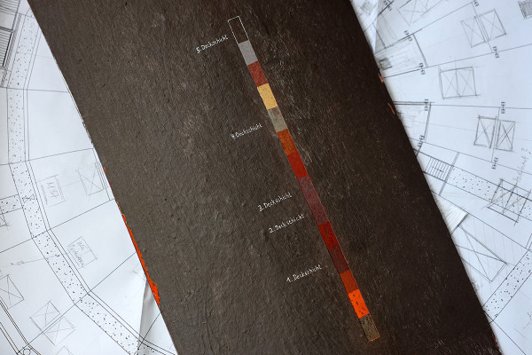 Die Freilegungstreppe zeigt die verschiedenen Farbschichten des Gasometers.